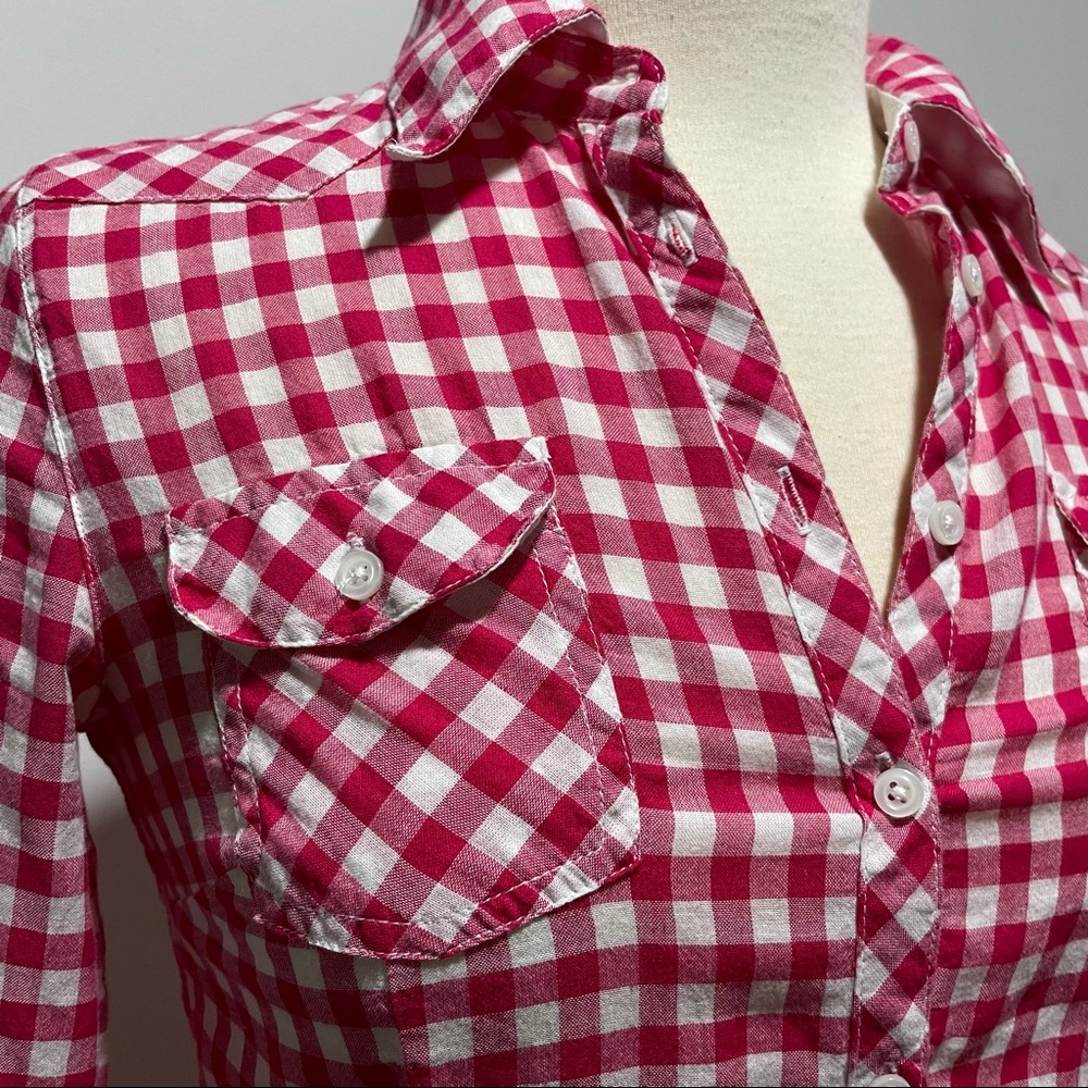 Delia’s button front fitted top. Size small.